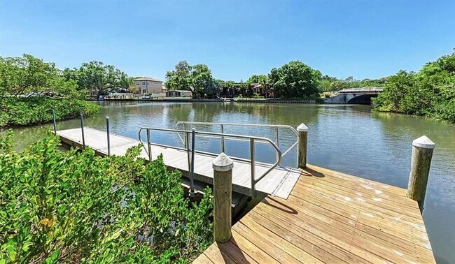 Foto del edificio - 825 S Osprey Ave