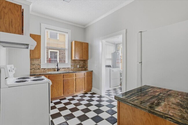 Foto del edificio - Spacious 2BR/1BA Lower-Level Apartment Near Downtown Savannah