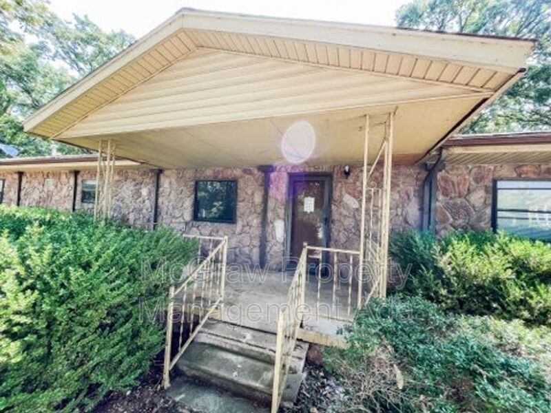 Primary Photo - 824 N Wolfe Ln