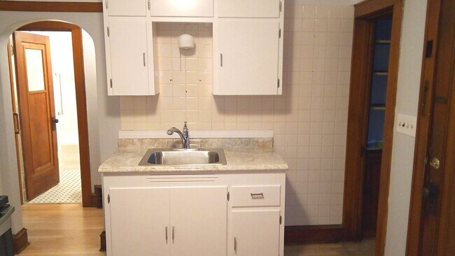 Foto del edificio - 4512 North Woodburn Street, Unit Lower