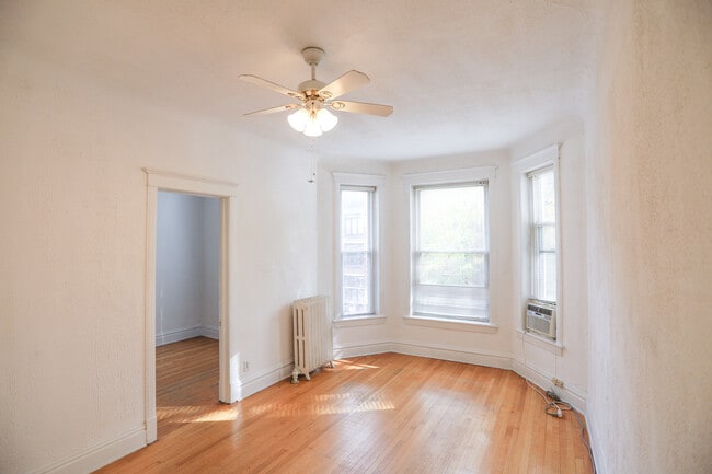 Building Photo - 3524 N Wilton Ave