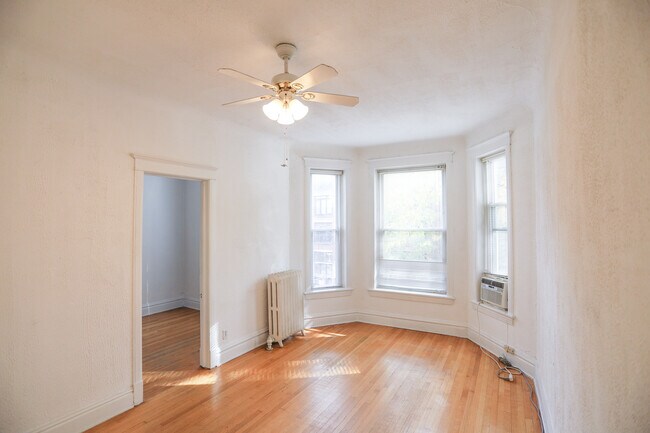 Foto del edificio - 3524 N Wilton Ave