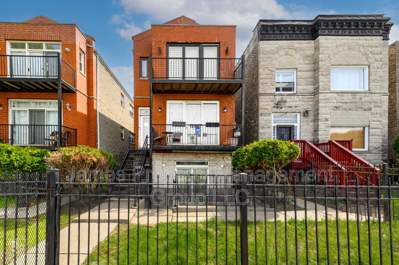 Foto principal - 2711 W Congress Pkwy