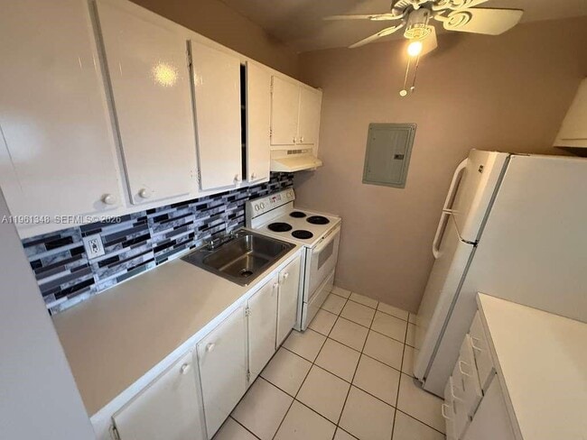 Building Photo - 2916 Funston St