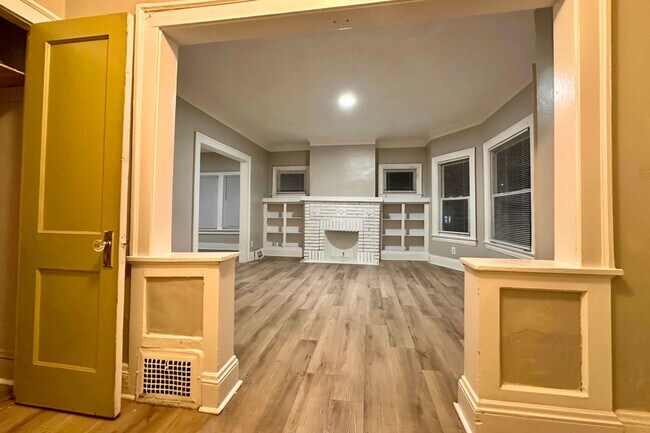 Foto del edificio - 3341 E 119th St