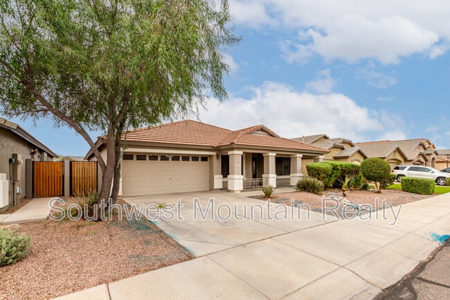 Building Photo - 176 E Clairidge Dr