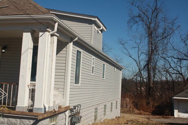 Right Side - 7918 Lloyd Ave