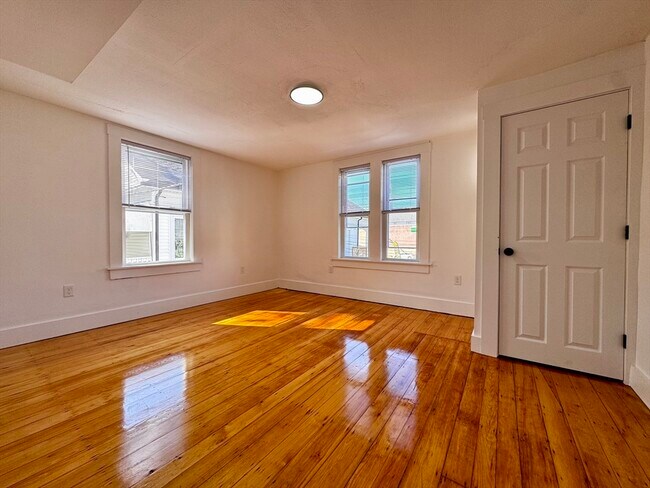 Building Photo - 19 Main St