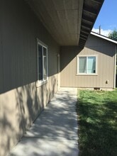 Building Photo - 1729 W Bemis St