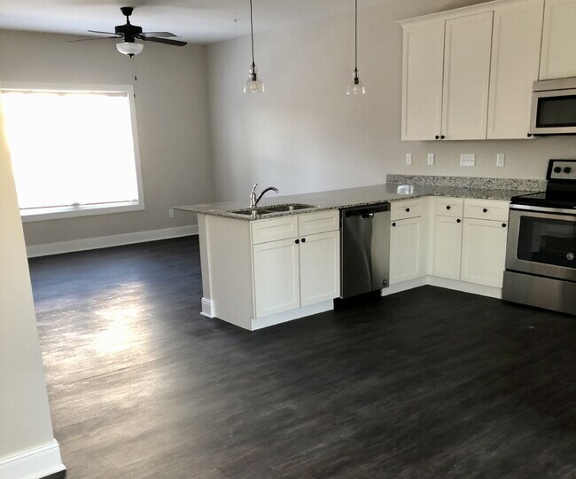 Foto del edificio - 3BD 2.5 BA TOWNHOME FOR RENT - WITHIN WALKING DISTANCE OF TTU