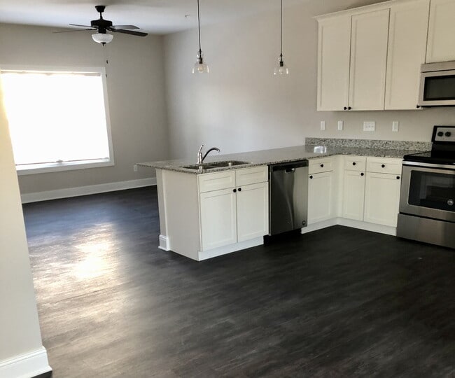Building Photo - 3BD 2.5 BA TOWNHOME FOR RENT - WITHIN WALKING DISTANCE OF TTU