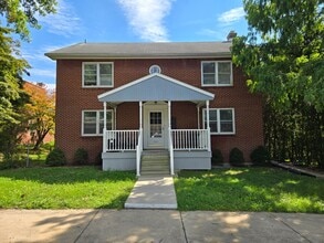Building Photo - 1240 Manor St