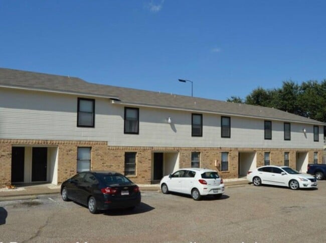 Building Photo - 609 S 5th St