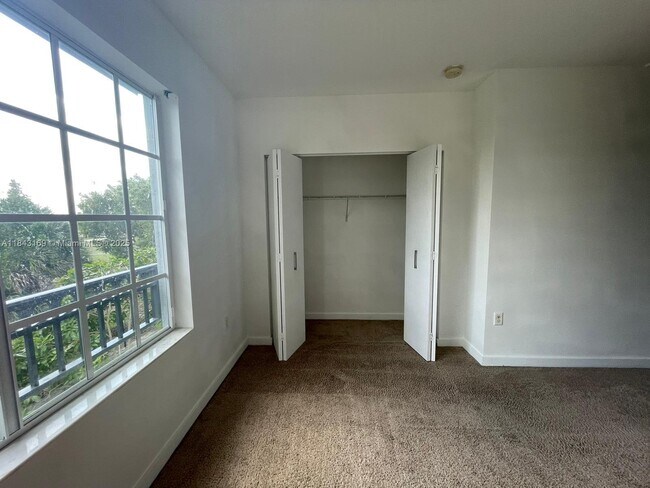 Foto del edificio - 3486 NW 13th St