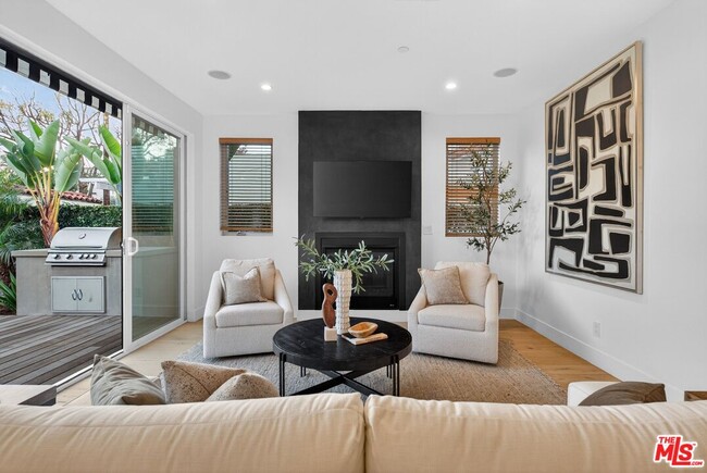 Building Photo - 9036 W 24th St