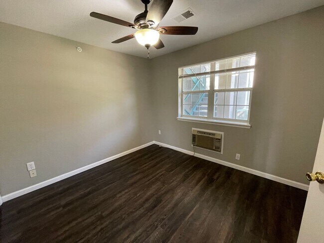 Building Photo - 2 bedroom 2 bath Apartment for Rent in Branson, Missouri -  Walk IN