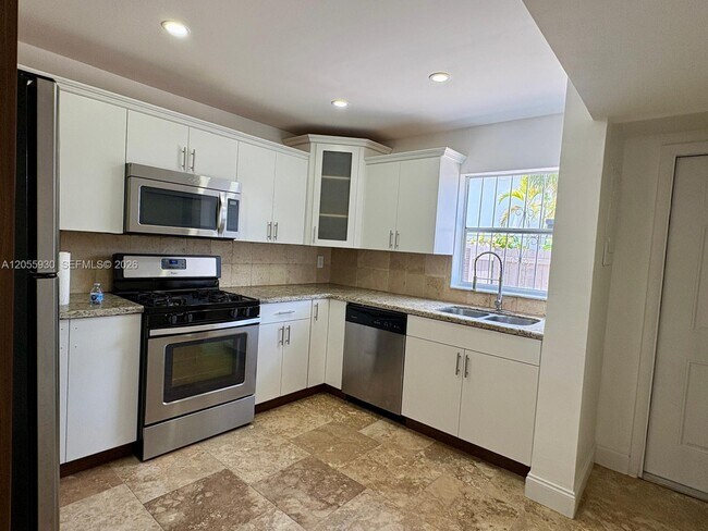 Building Photo - 6979 SW 110th Ct