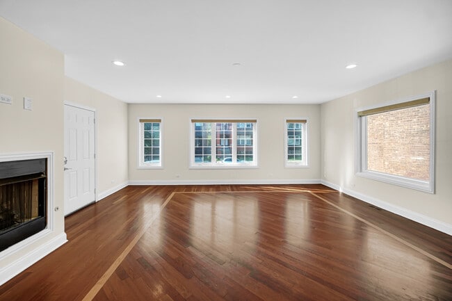 Foto del edificio - 548 E 50th St