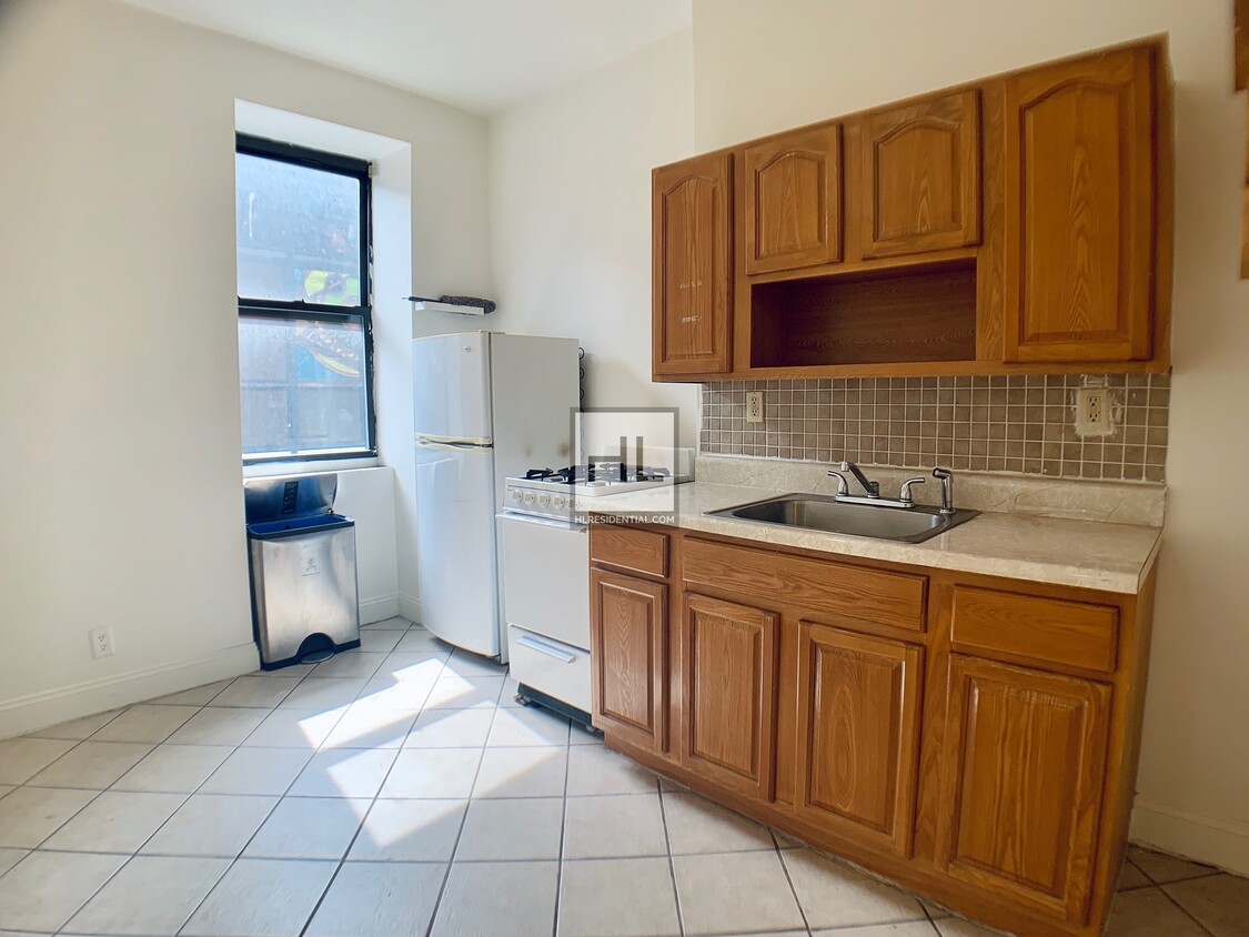 Foto del edificio - Bright 1 Bed | Broadway, Williamsburg