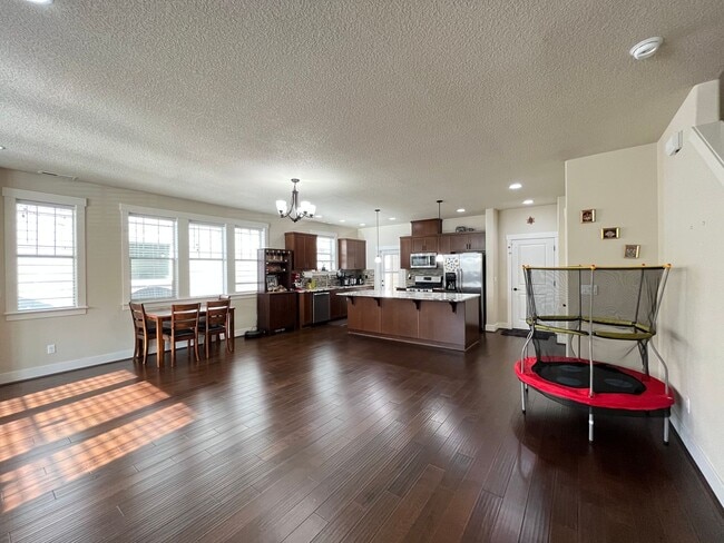Building Photo - Lovely 3 Bed + 2.5 Bath in Bethany Creek F...