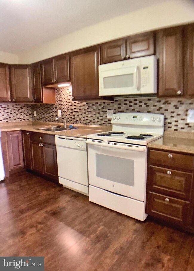 Building Photo - 5903 Mt Eagle Dr