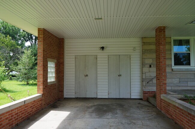 Building Photo - 1701 Olive St