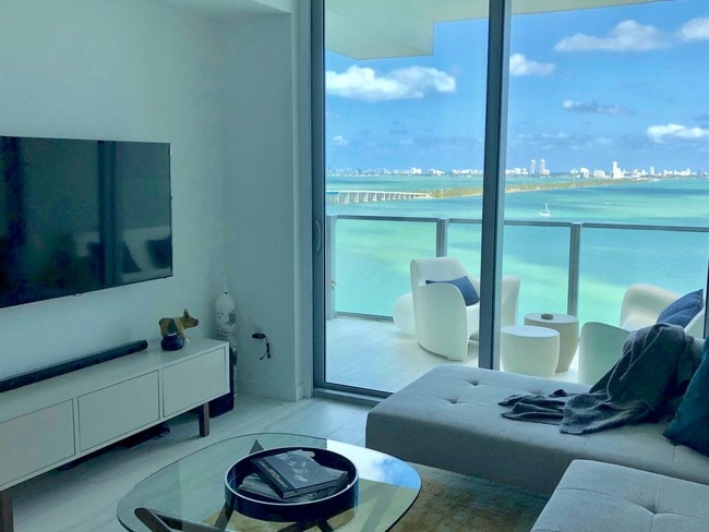 Foto del edificio - 2900 NE 7th Ave