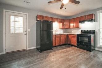 Building Photo - 423 S Front St