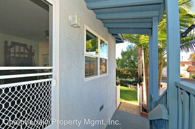 Building Photo - 341 Oak Ave