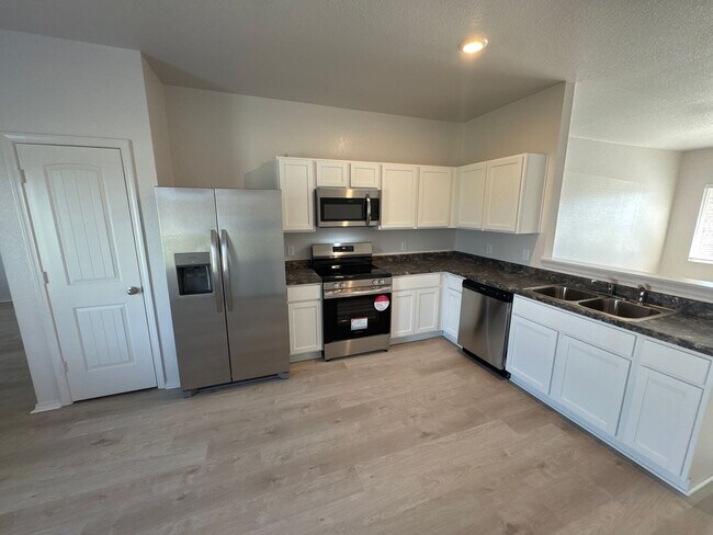 Foto del edificio - BRAND NEW Four Bedroom | Two Bathroom in H...