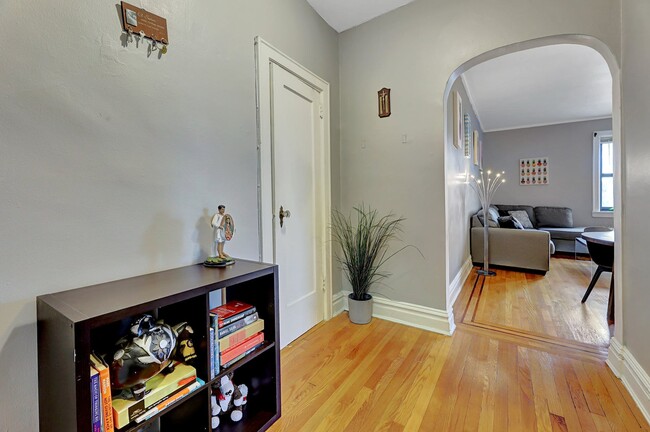 Entryway with huge closet - 303 Hamilton Pl