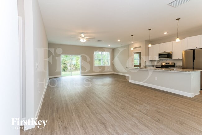 Building Photo - 331 Halloran St SE