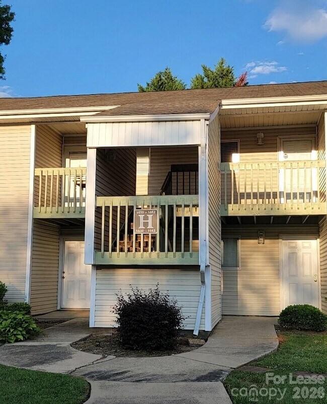 Building Photo - 1652 Eagles Pl