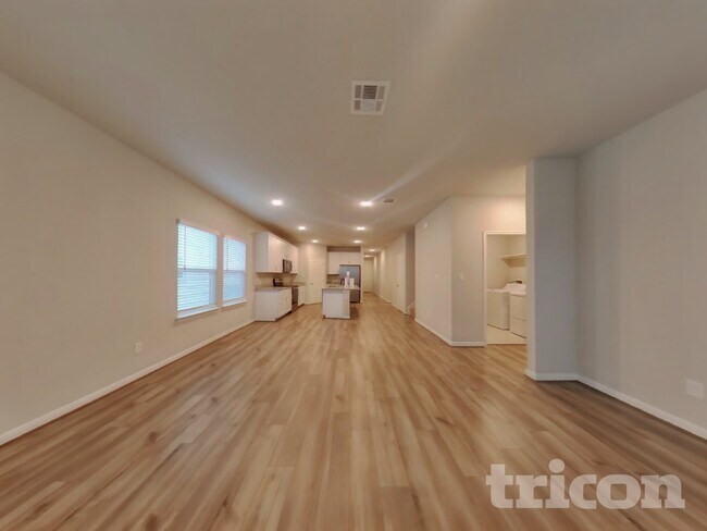 Foto del edificio - 13524 Paxton Blvd