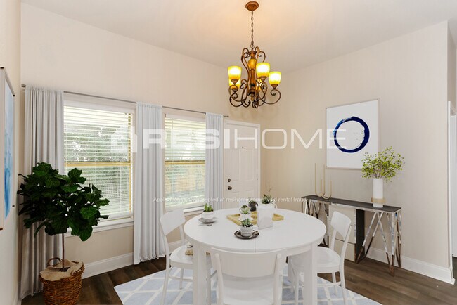 Foto del edificio - 820 Maple Leaf Drive
