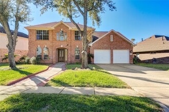 Building Photo - 14715 Mission Hills Dr