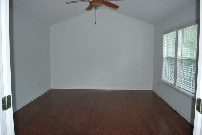 Building Photo - 115 Ascalon Ct