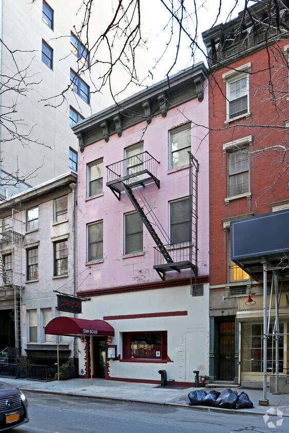 Foto del edificio - 13 E 12th St