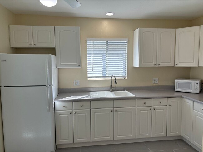 Foto del edificio - 207 West Eleventh Avenue #B, Escondido, CA 92025