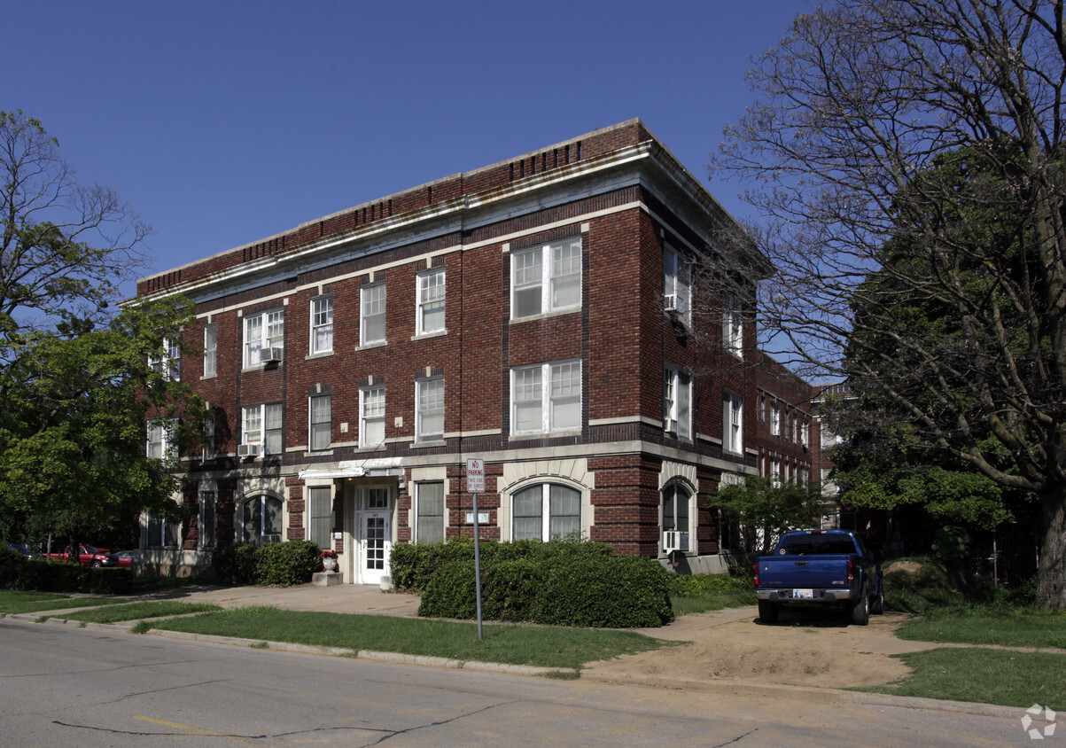 Primary Photo - Georgian Terrrace Apartments