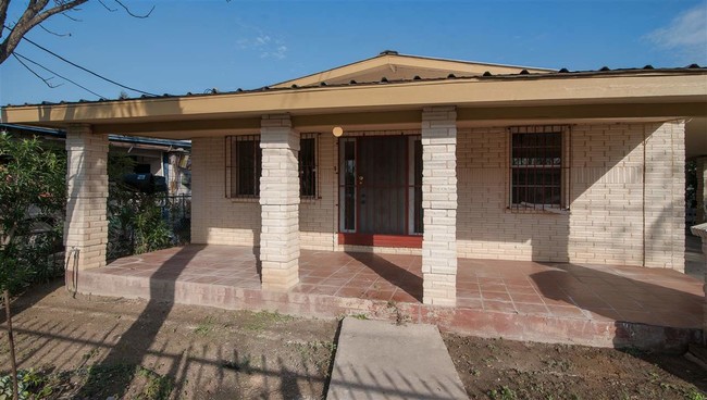 Building Photo - 1109 N Ejido Ave
