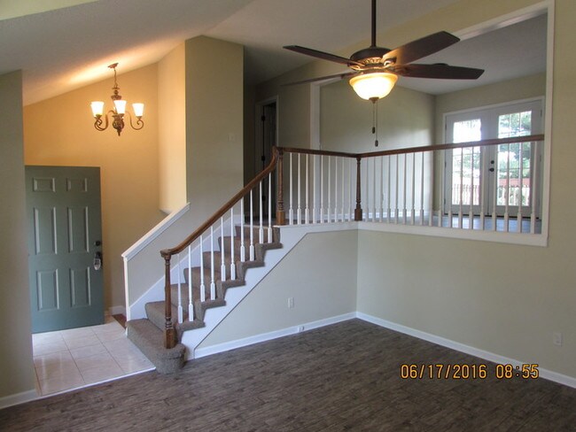 Building Photo - 603 SE Fox Run Ct