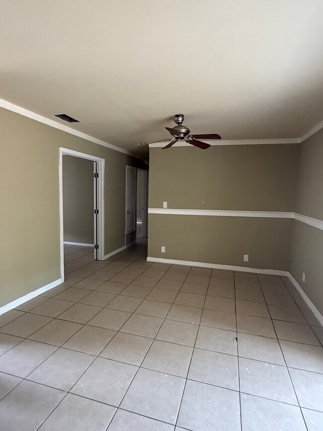 Building Photo - 4839 Castle Stream Dr