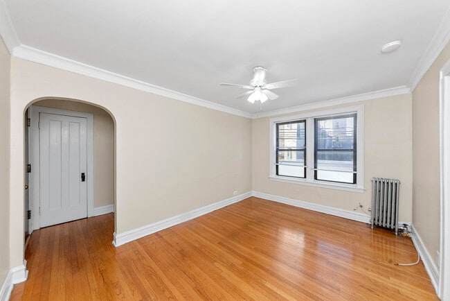 Building Photo - 1717 W North Shore Ave