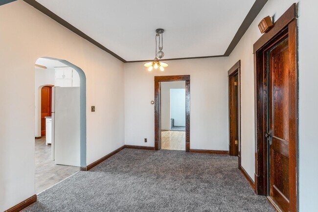 Dining Area - 800 37th Ave NE