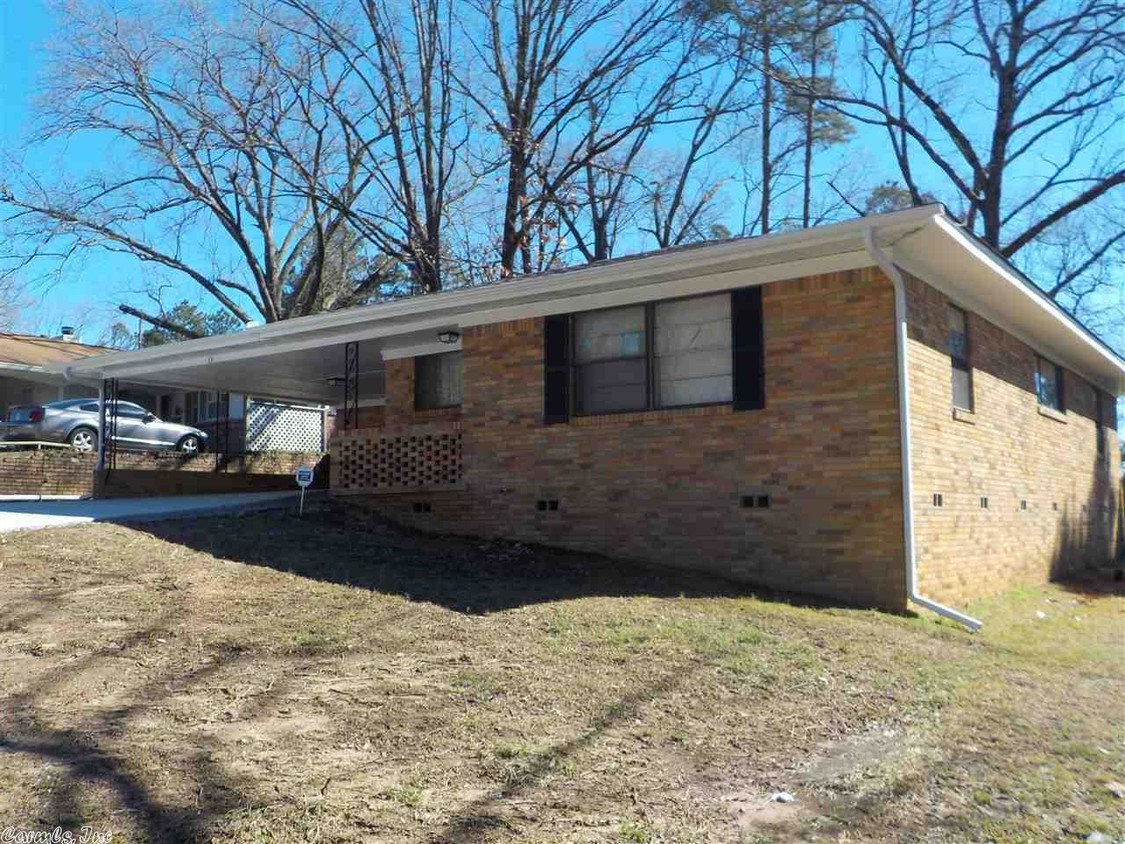 Primary Photo - 13 Fair Oaks Dr