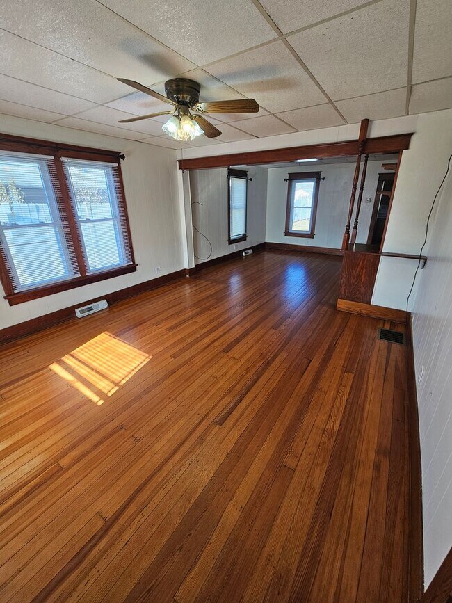 Foto del edificio - Spacious 2 Bedroom 1 Bath with 2 car Garage