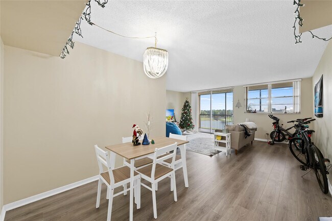 Foto del edificio - 3150 W Rolling Hills Cir