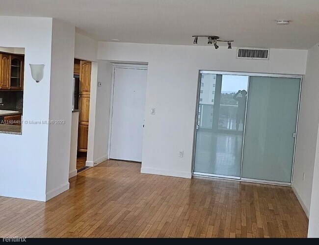 Building Photo - 3 br, 3 bath House - 20505 E Country Club ...