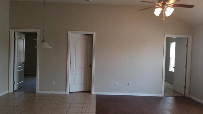 Foto del edificio - 3101 Wagon Trail Dr